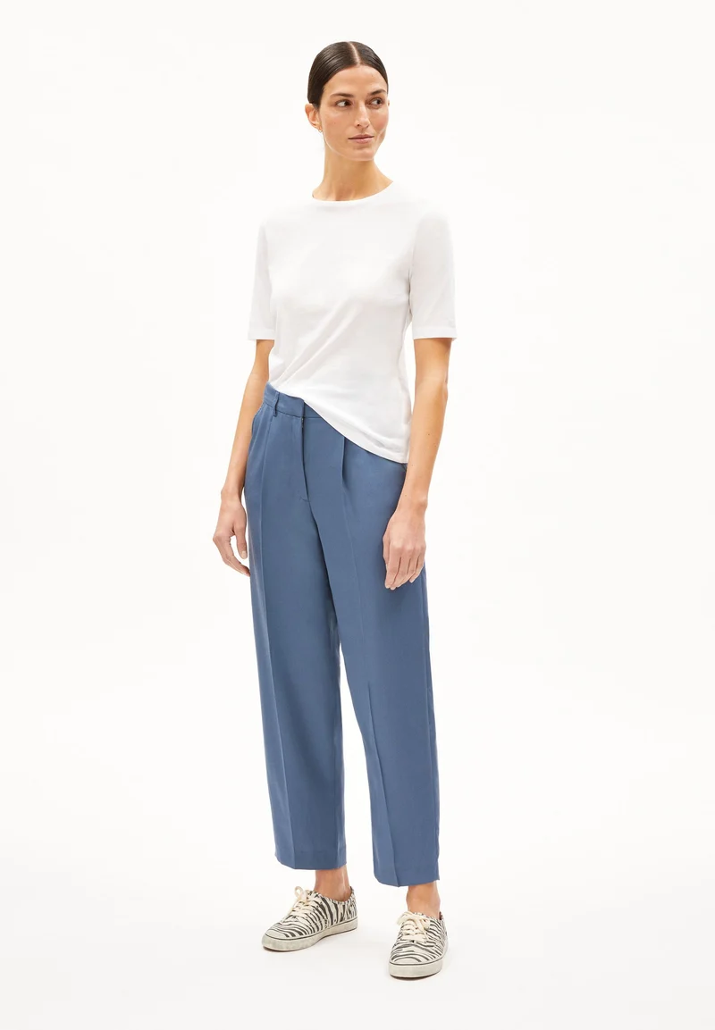 DONAAJI FEAATHER LIGHT | white