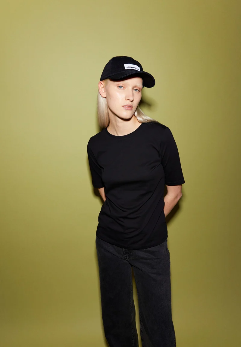 DONAAJI FEAATHER LIGHT | black