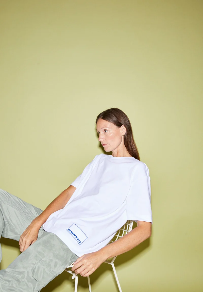GIANNA LEONAA | white