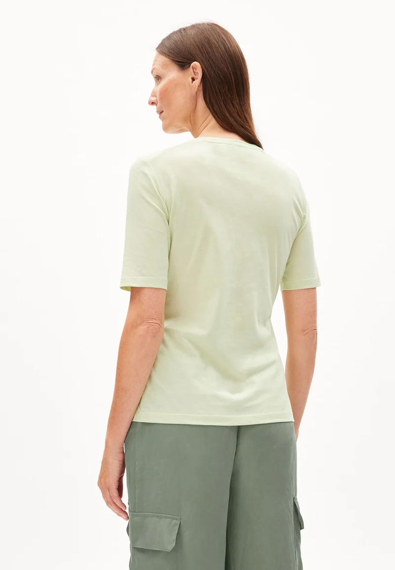 DONAAJI FEAATHER LIGHT | pastel green