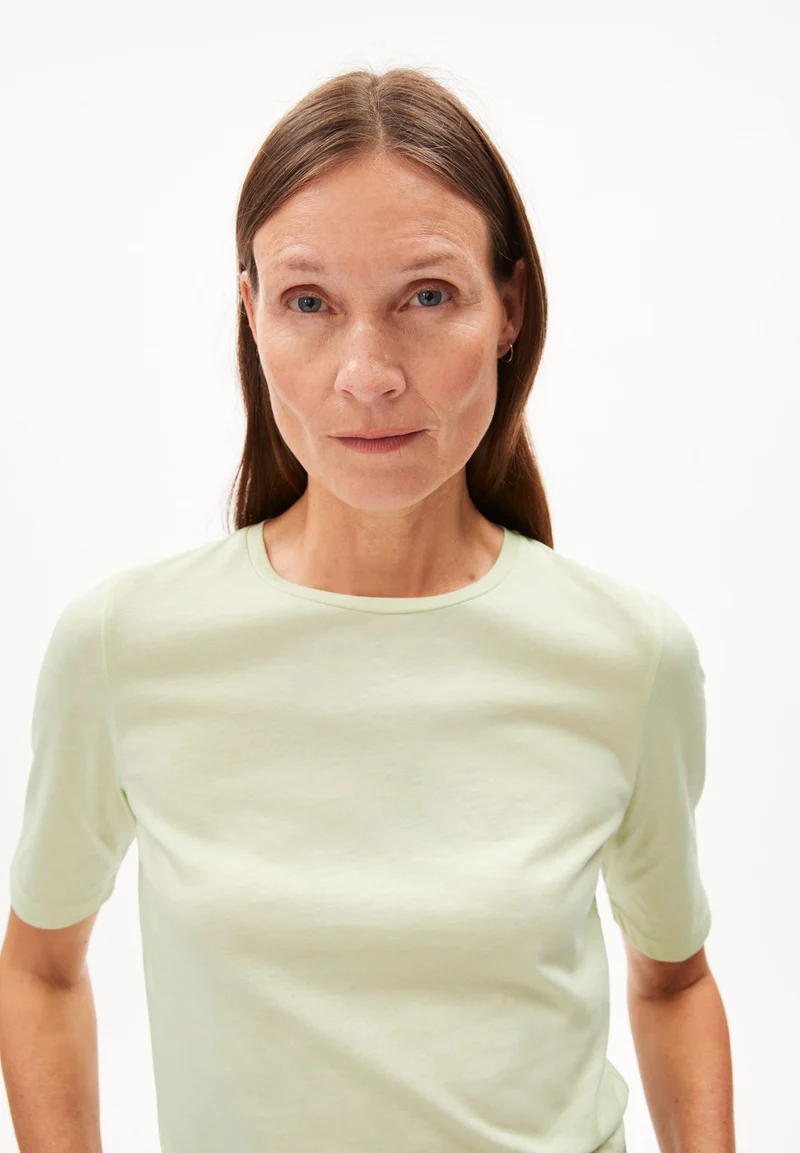 DONAAJI FEAATHER LIGHT | pastel green