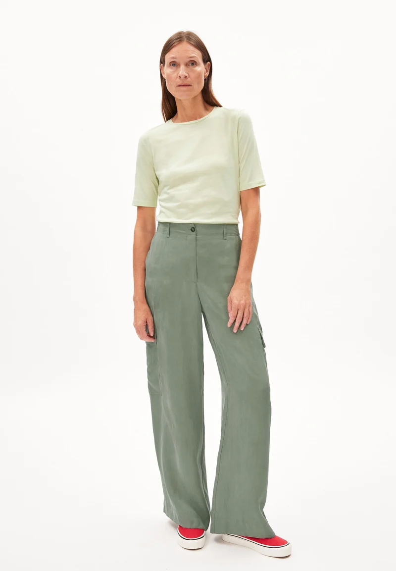 DONAAJI FEAATHER LIGHT | pastel green