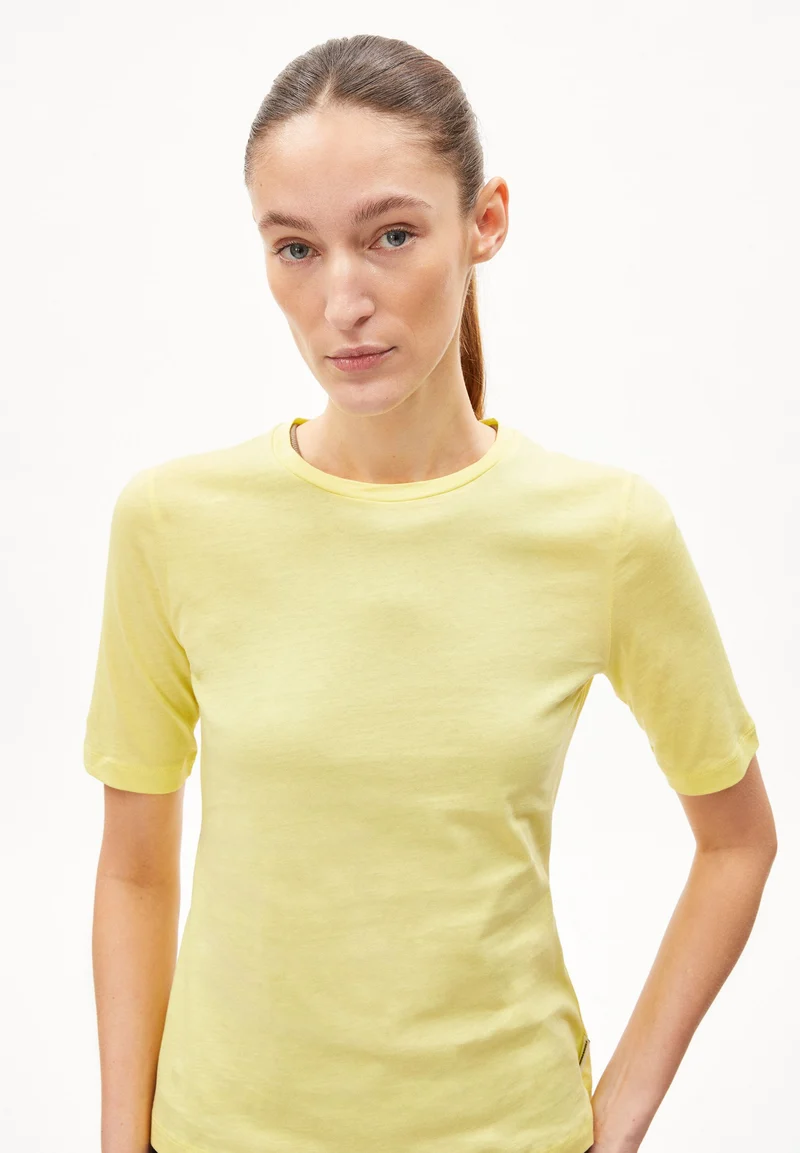 DONAAJI FEAATHER LIGHT | armedangels yellow light