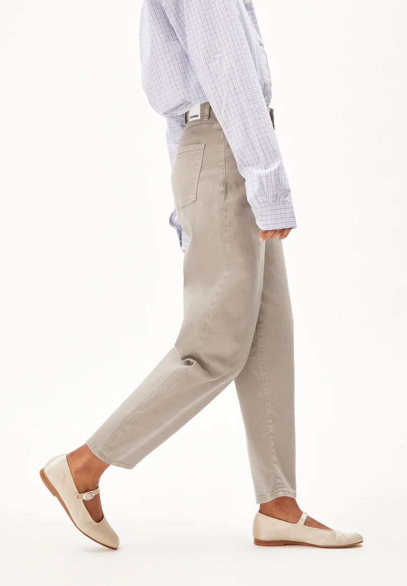 BAARLY GMT DYE | sandstone