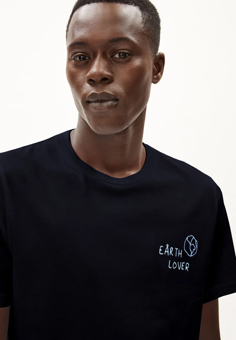 JAAMES LOVAA | black