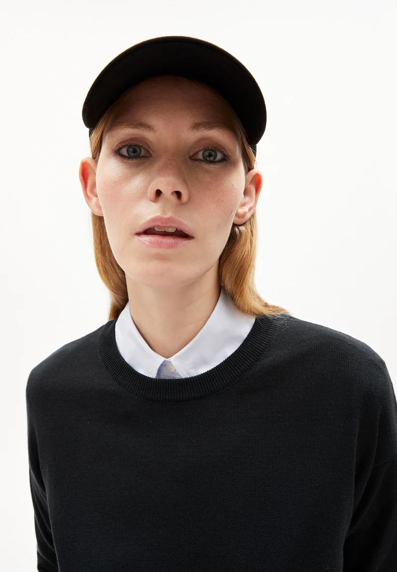LARUNAA | black