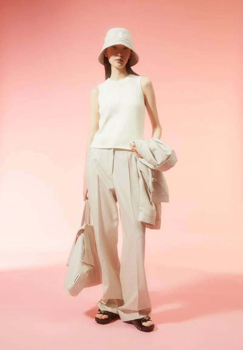 WIOLAA | off white