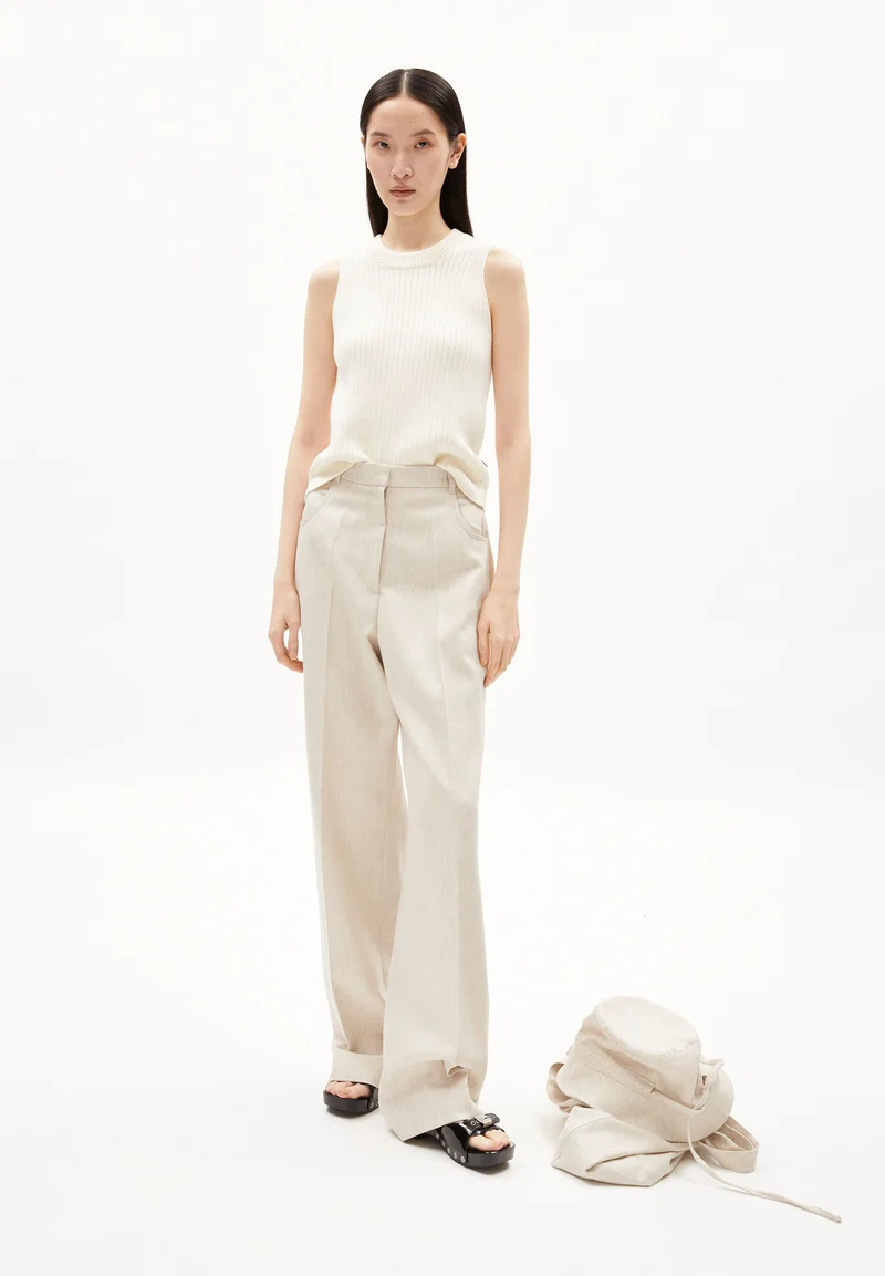WIOLAA | off white