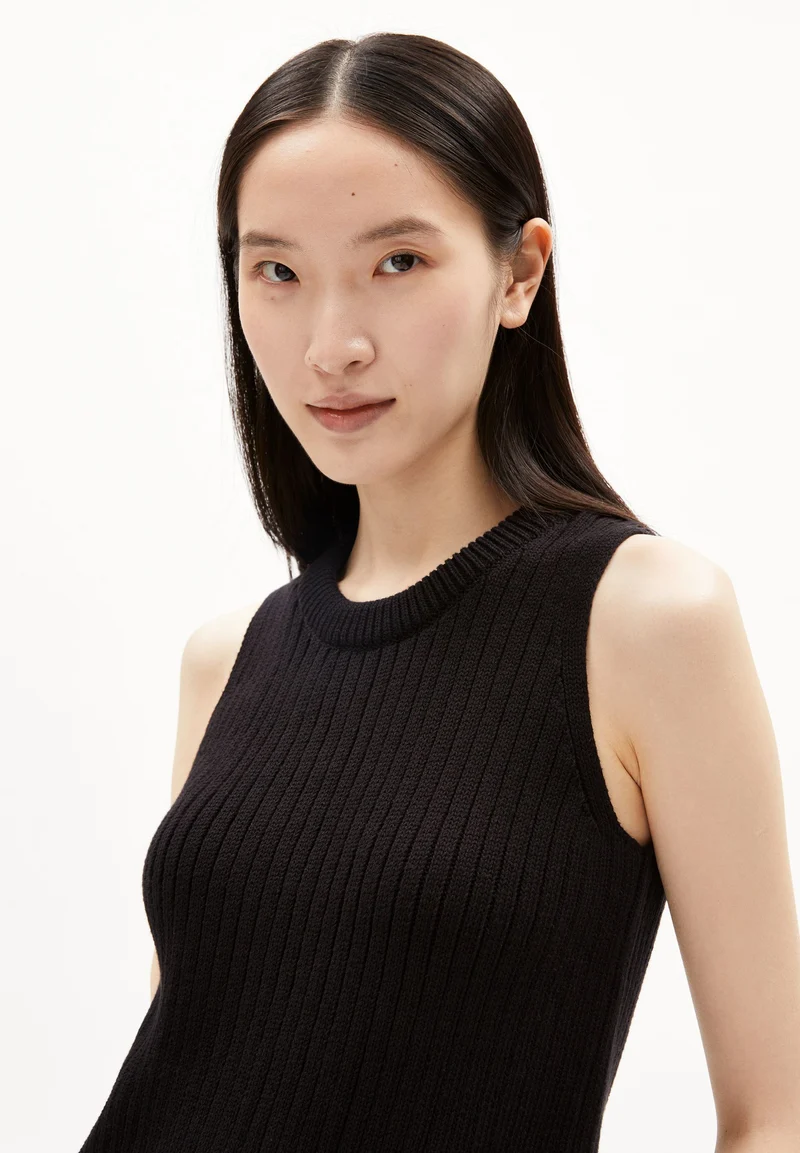 WIOLAA | black