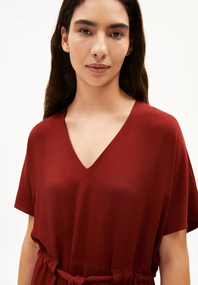 MAAHALIA | dark crimson