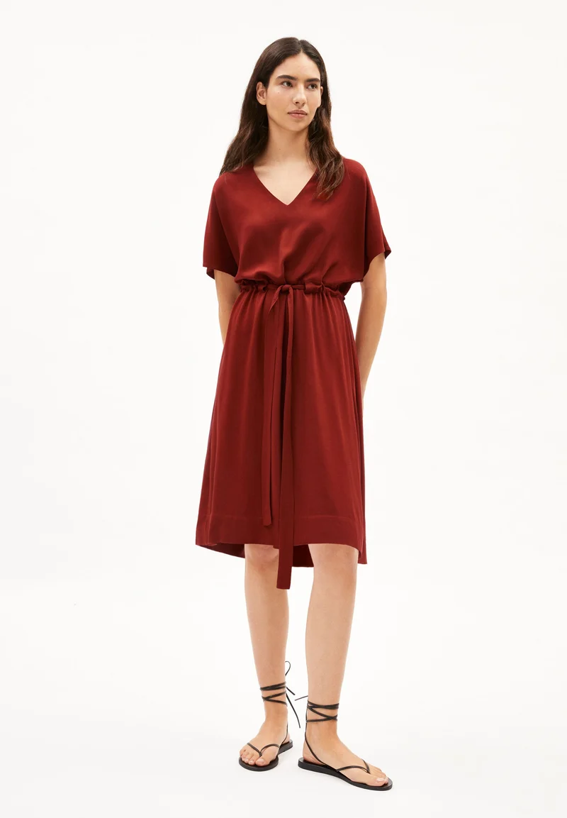 MAAHALIA | dark crimson
