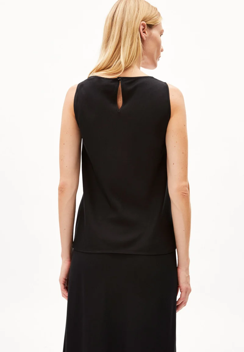 LUMEKAA | black