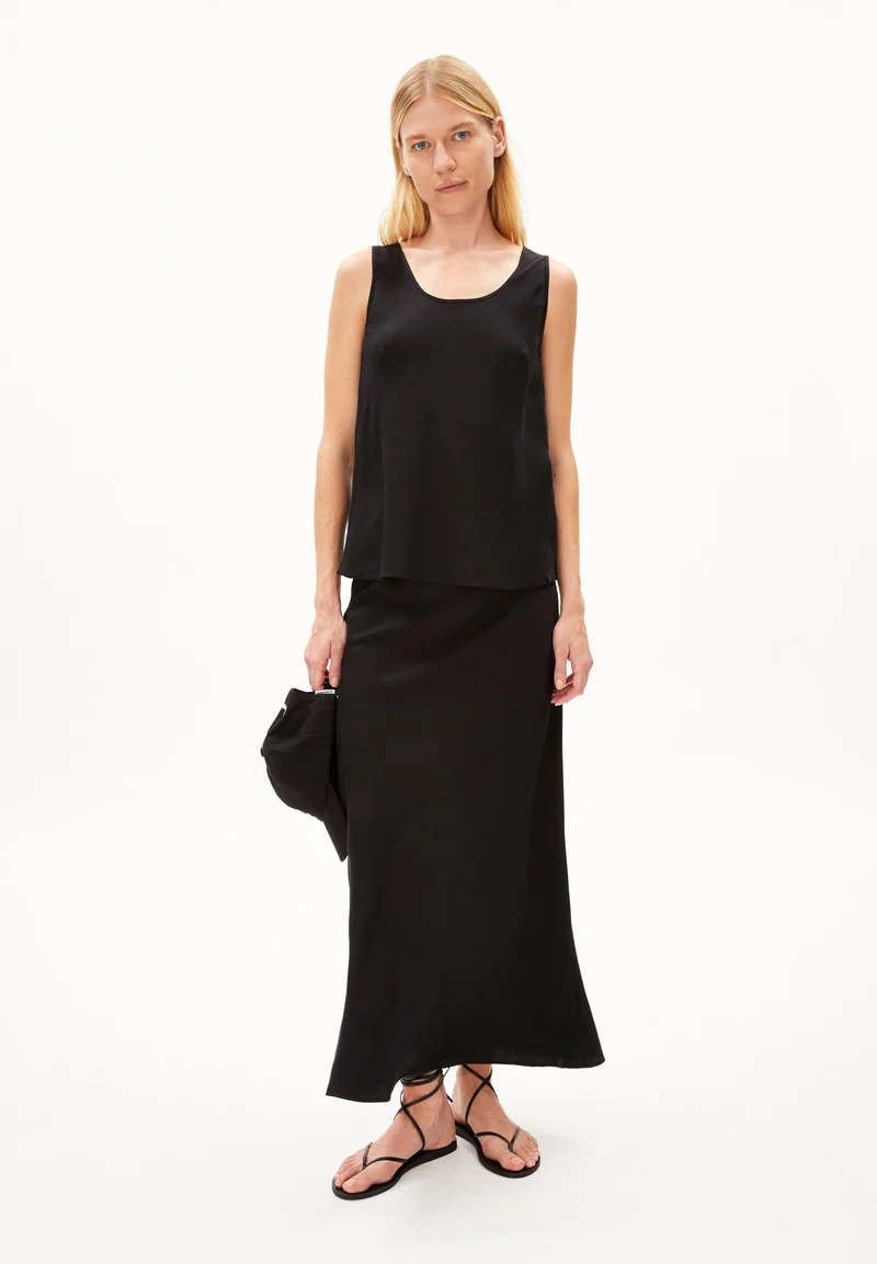 LUMEKAA | black