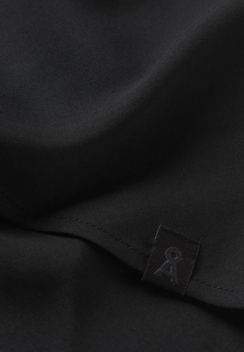 LUMEKAA | black