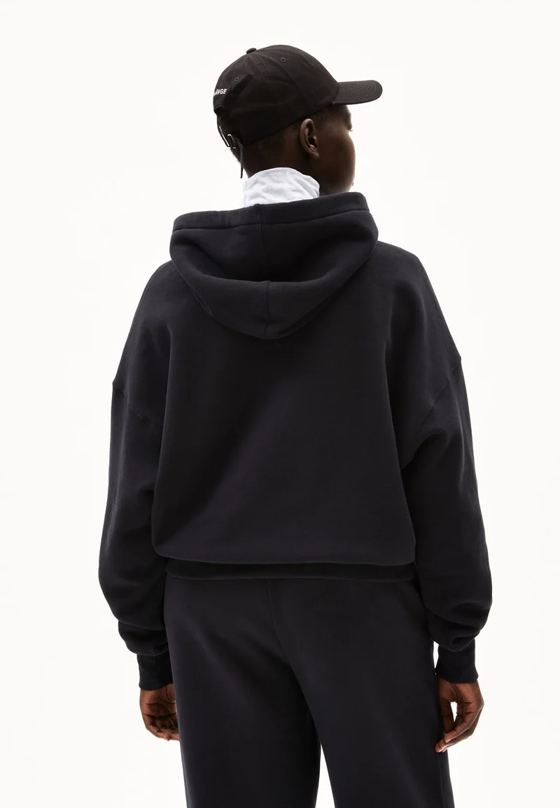 FRANCISARAA | black