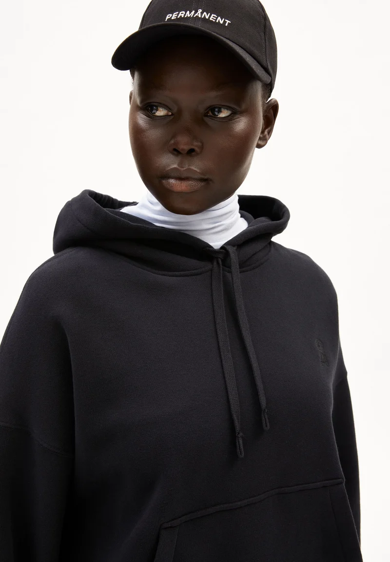 FRANCISARAA | black