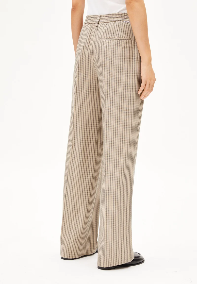 NUMAALI CHECK | sandstone