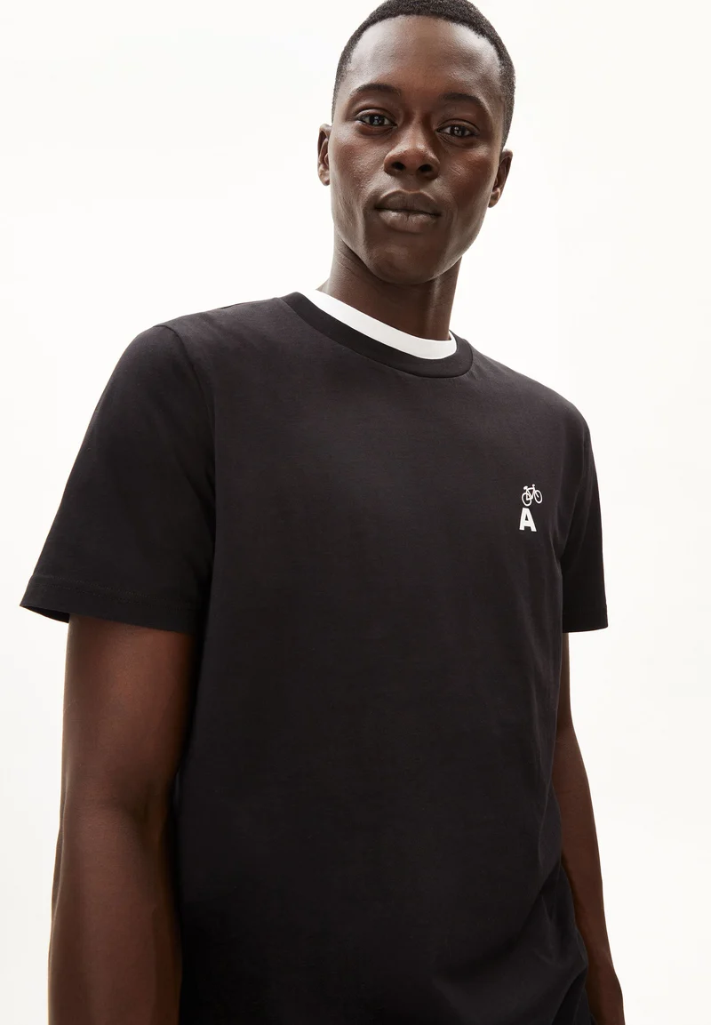 JAAMES FLOWAA | black