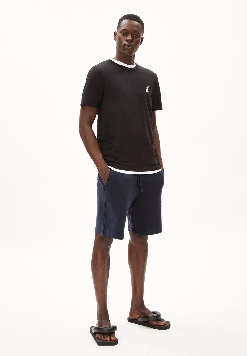 JAAMES FLOWAA | black