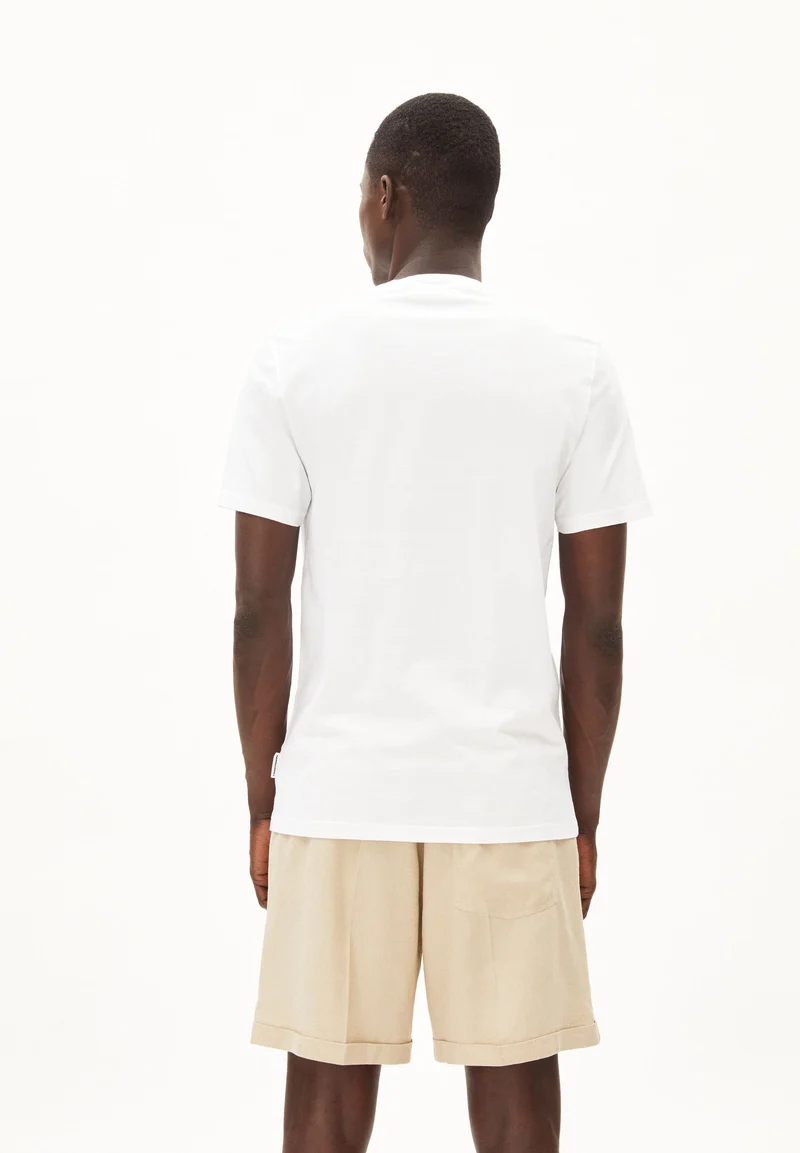 JAAMES LOVAA | white