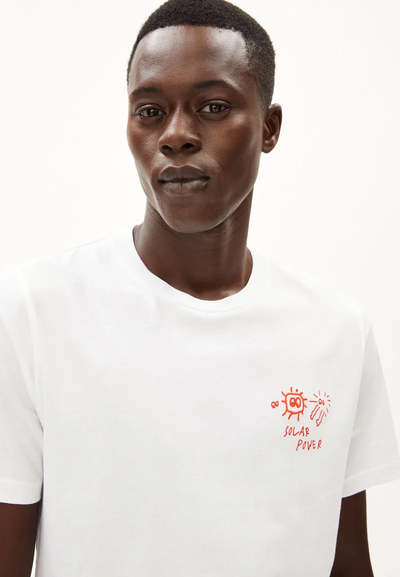 JAAMES LOVAA | white