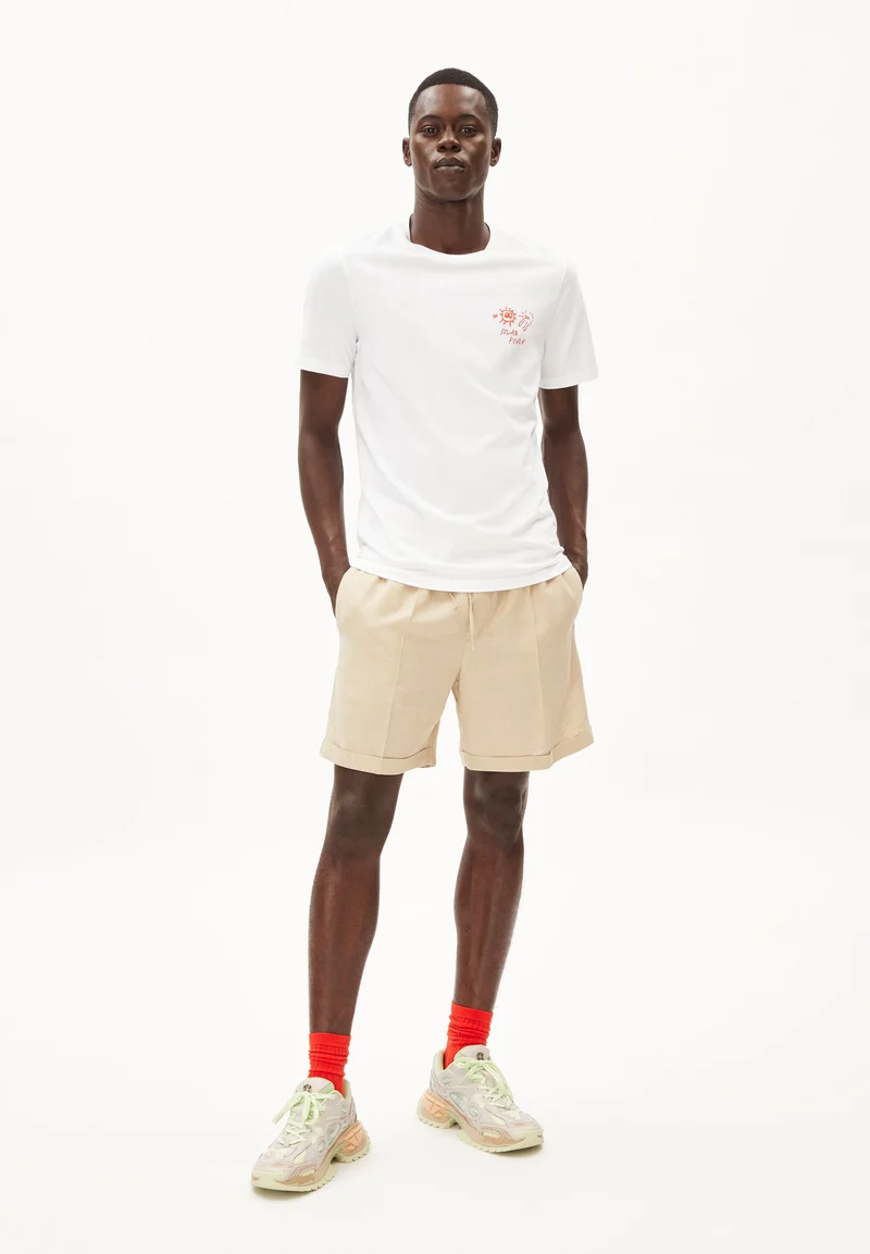 JAAMES LOVAA | white