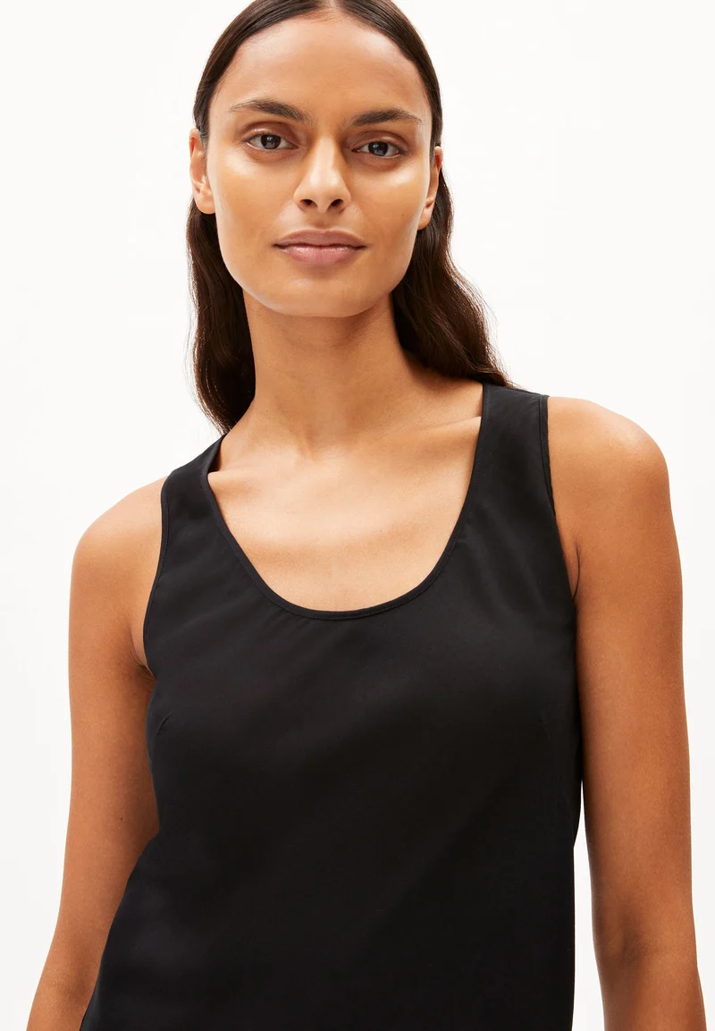 LINNERAA | black