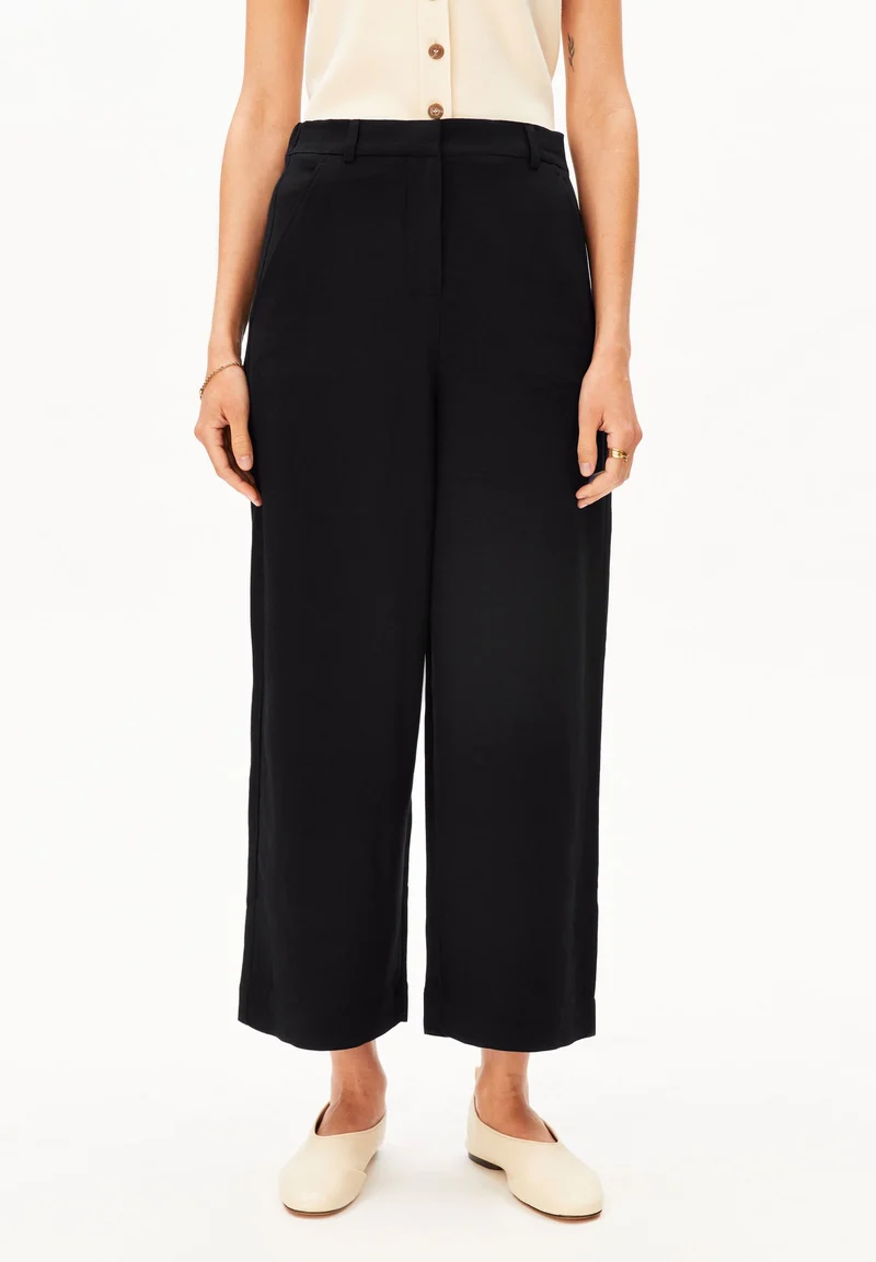 CAARUNUS LINO HOSE | black