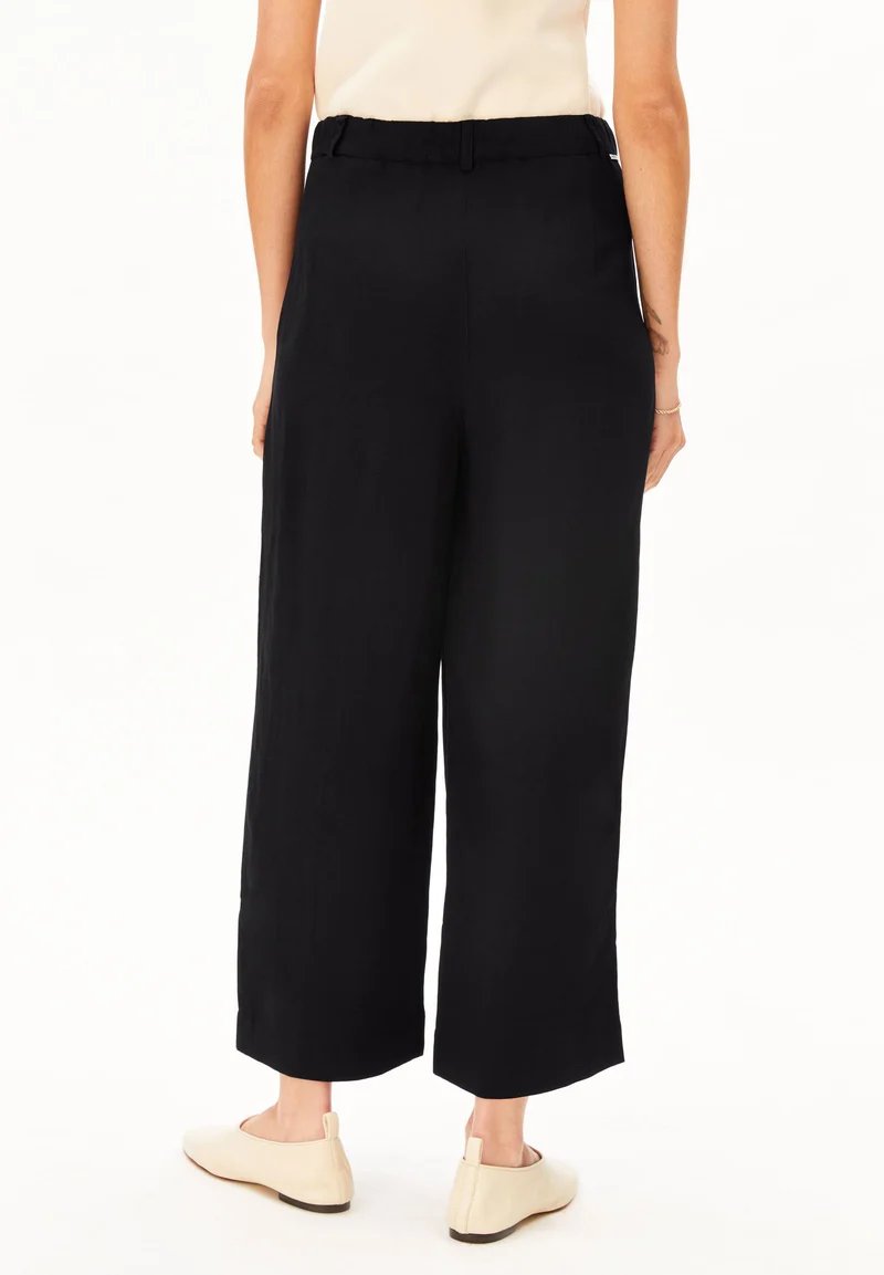 CAARUNUS LINO HOSE | black