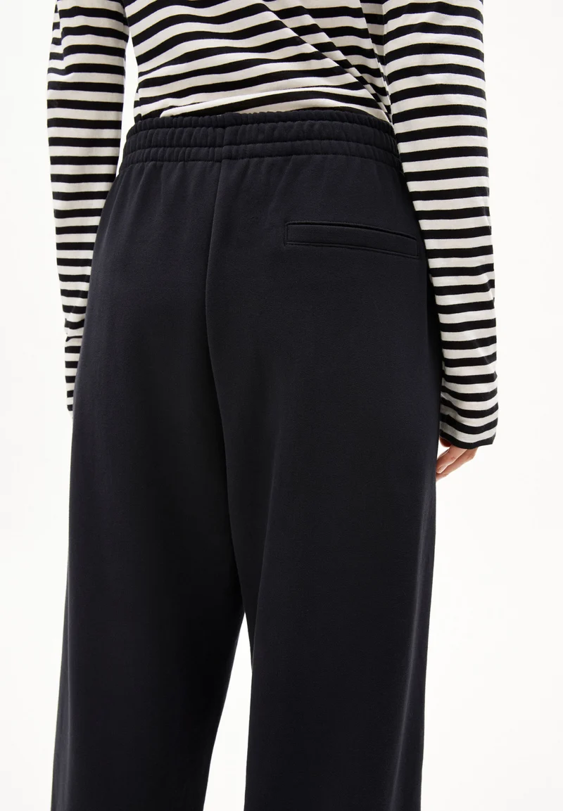 IVAARA | black