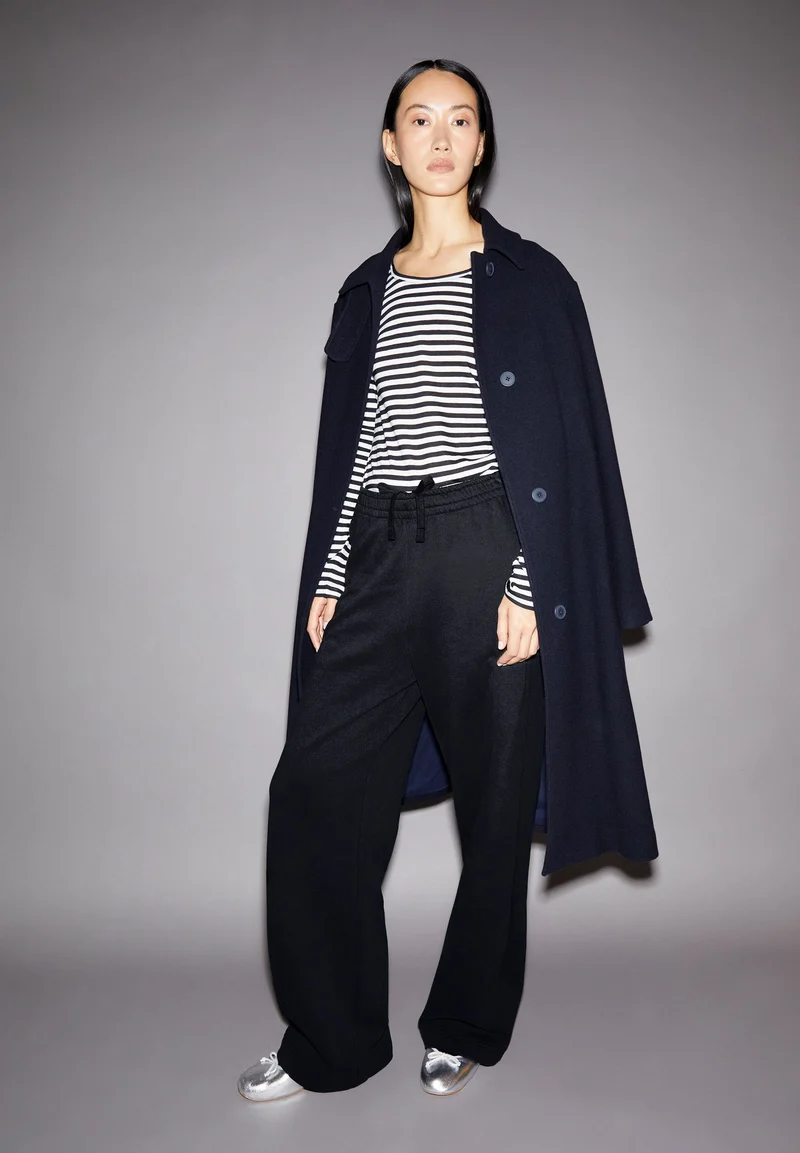 IVAARA | black