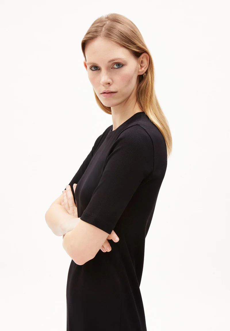SEHAARAA | black