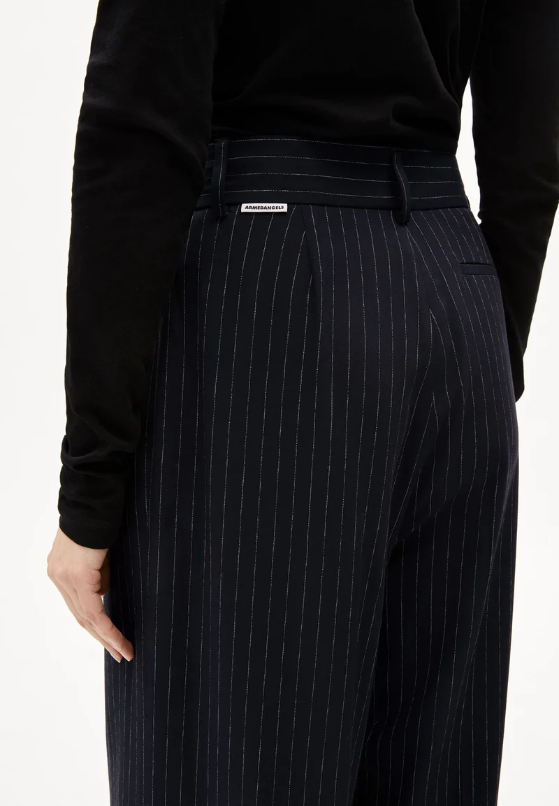 KAAYUA PINSTRIPE | night sky-white