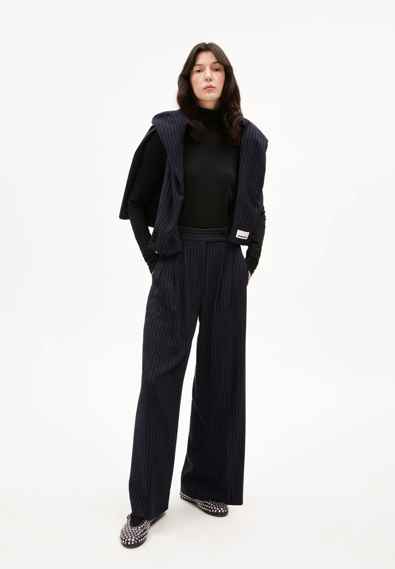 KAAYUA PINSTRIPE | night sky-white