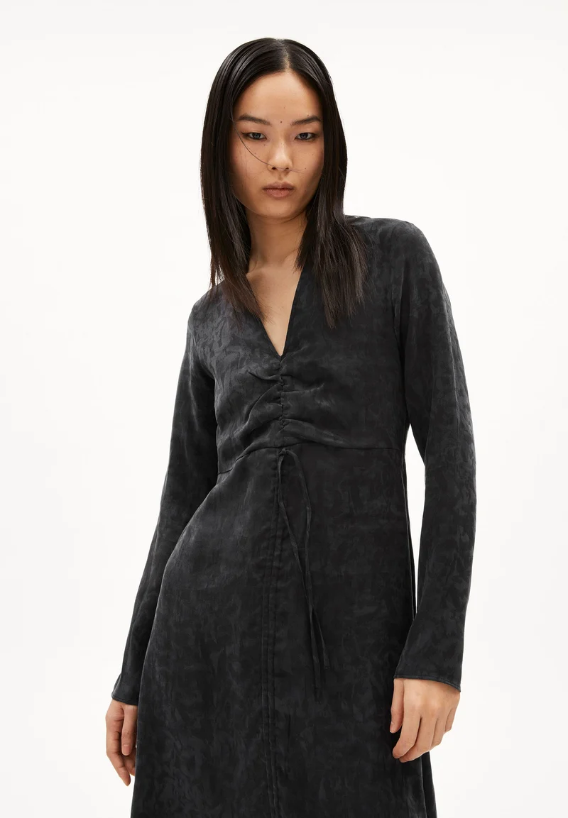 TINRAA JACQ | black