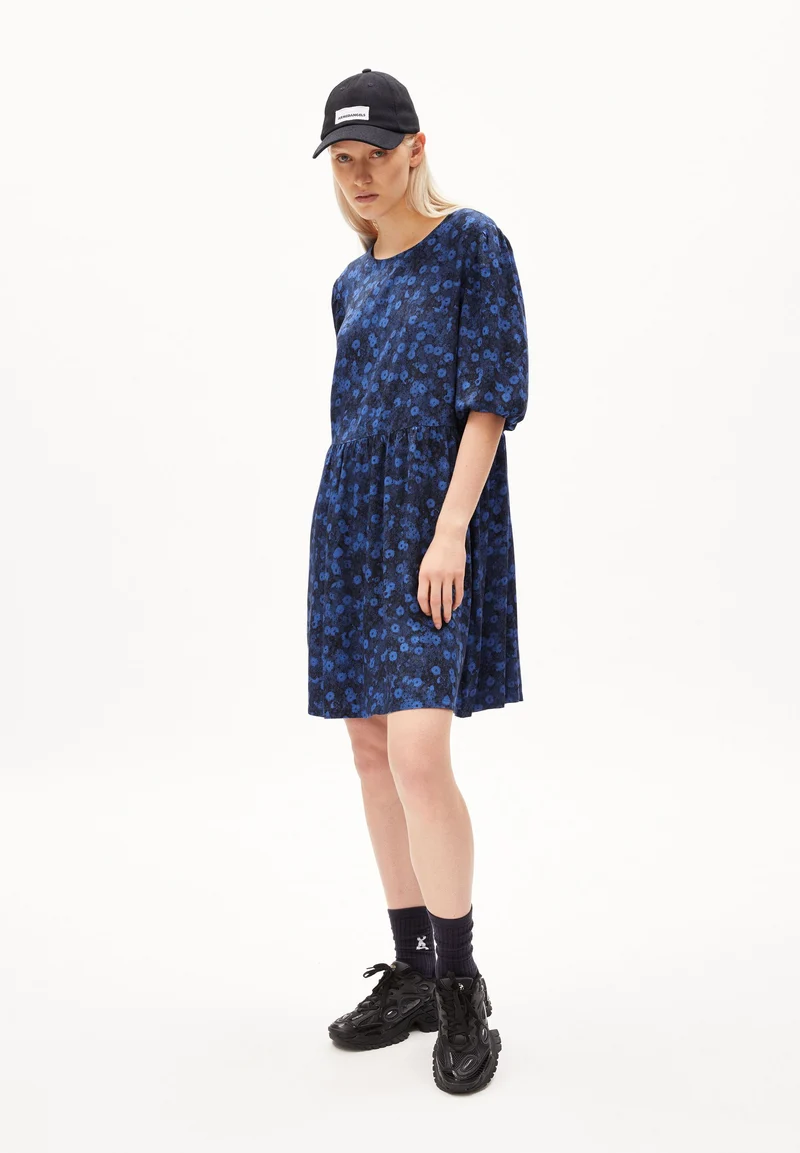 ROSEAA MILLES FLEURS | night sky