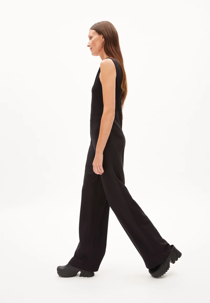 AYRIANAA | black