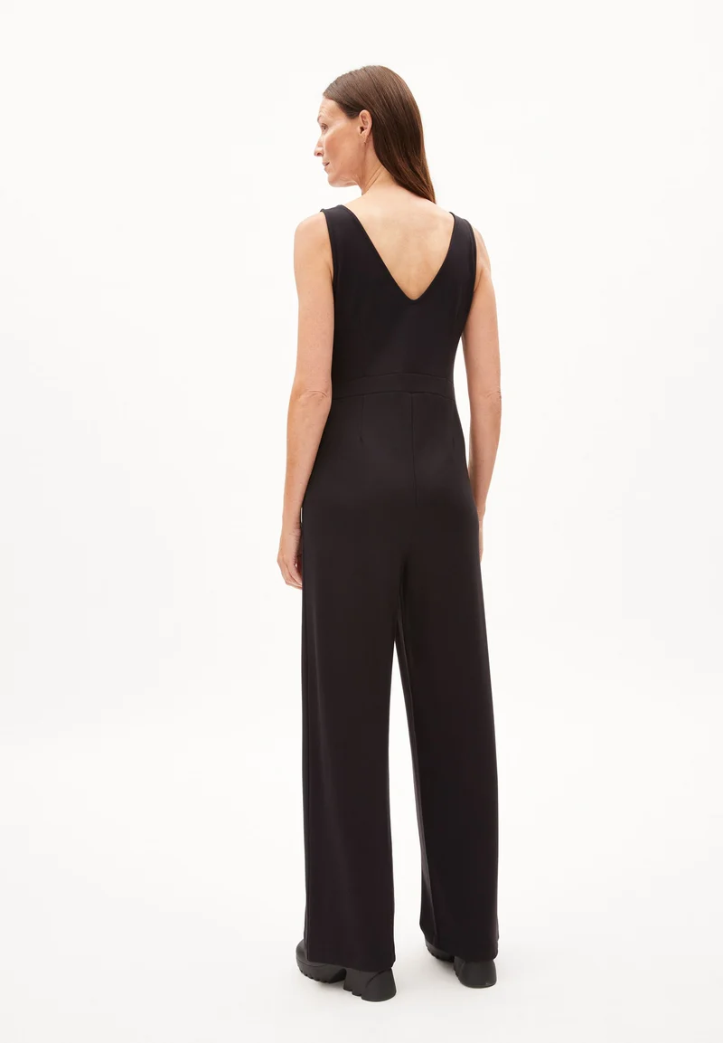 AYRIANAA | black