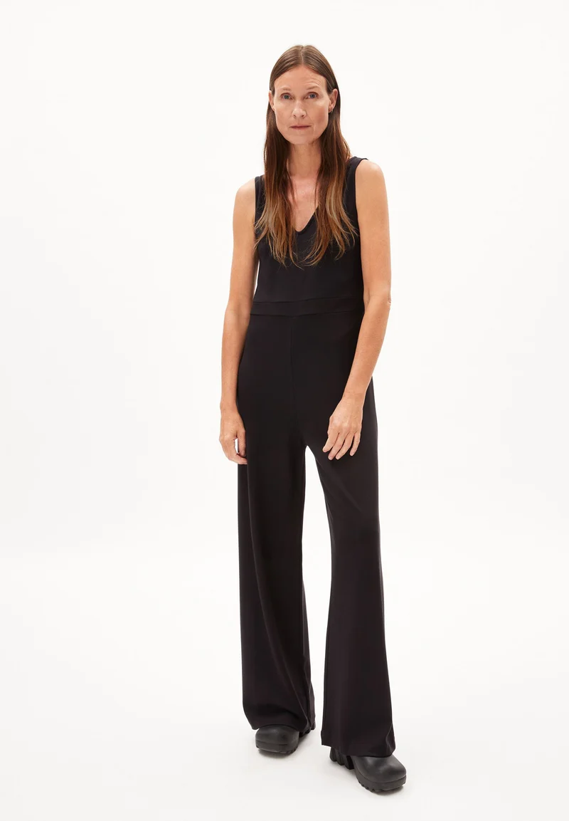 AYRIANAA | black