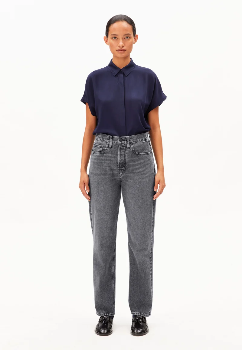 AAIKALA HIGH WAIST STRAIGHT JEANS | soft ash