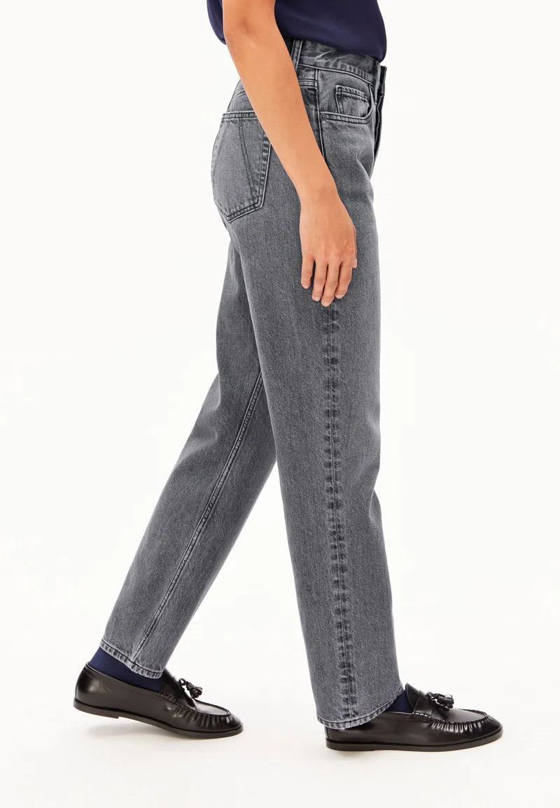 AAIKALA HIGH WAIST STRAIGHT JEANS | soft ash