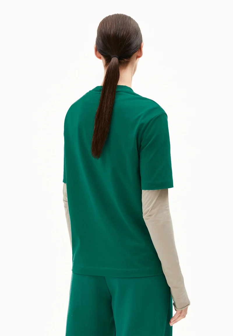 ICONIC Å TARJAA T-SHIRT | emerald green