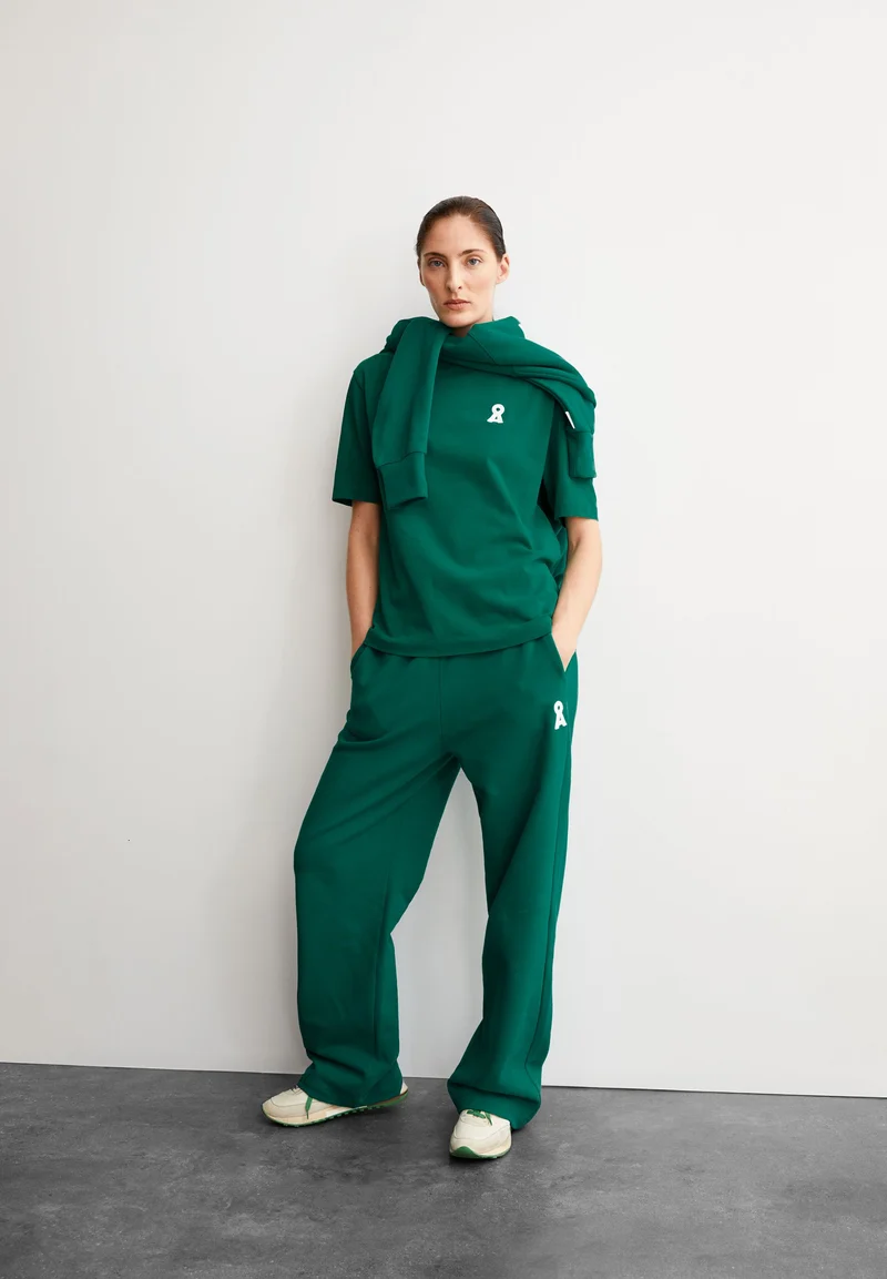 ICONIC Å TARJAA T-SHIRT | emerald green