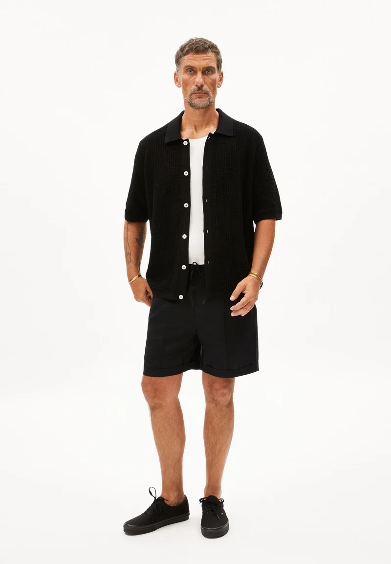 EDUAARDO | black