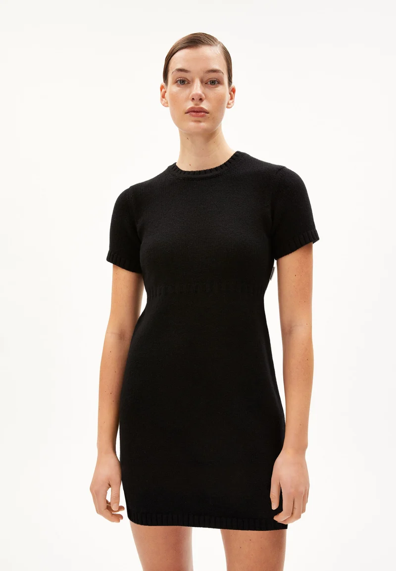 HAAZEL REGLANA | black