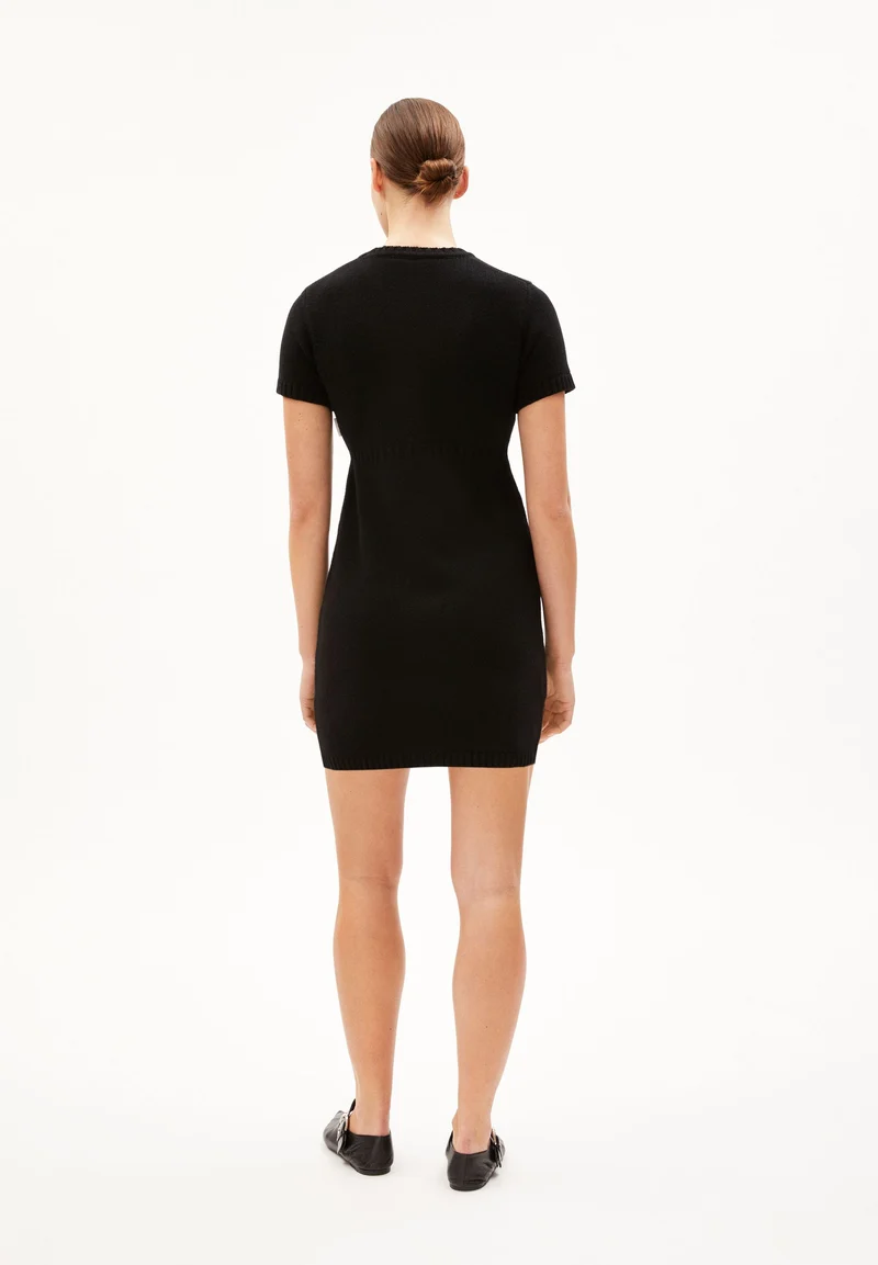 HAAZEL REGLANA | black