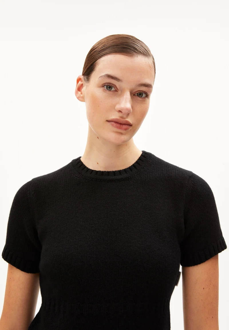 HAAZEL REGLANA | black