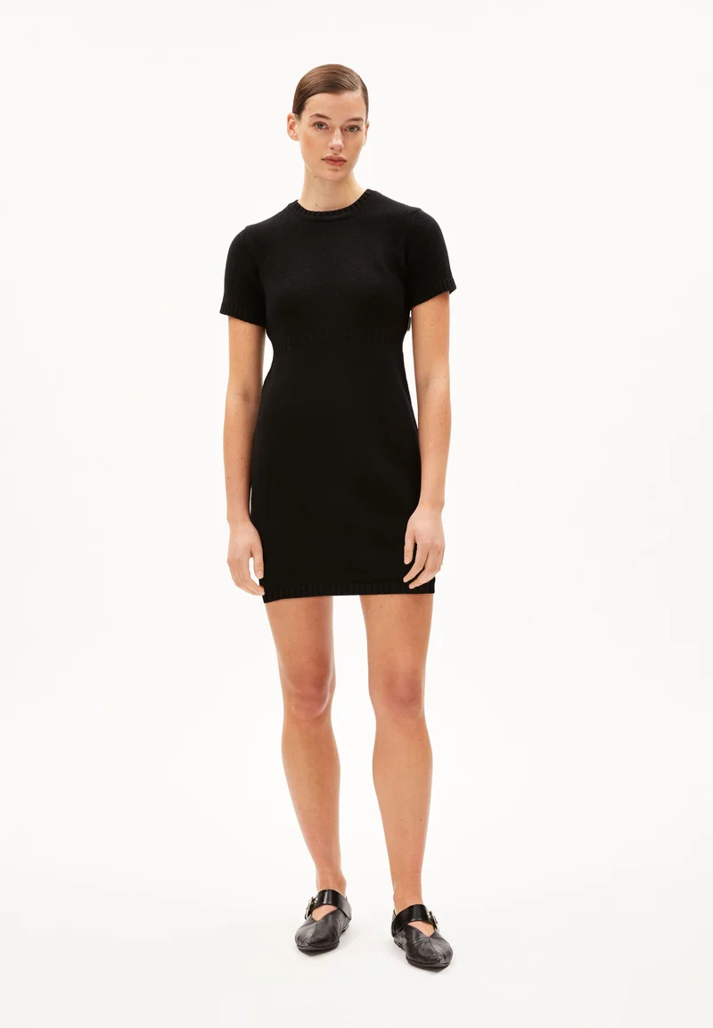 HAAZEL REGLANA | black
