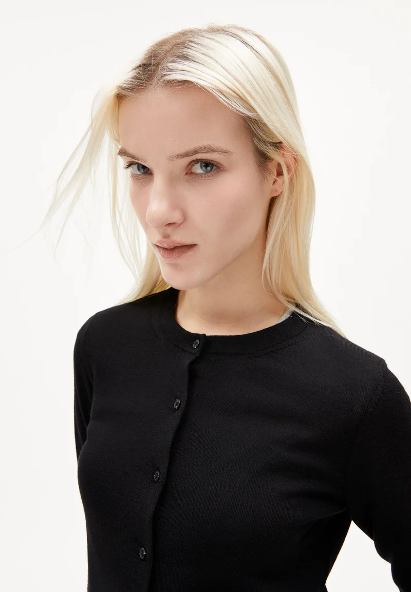 OPHALIAA MERINO STRICKJACKE | black