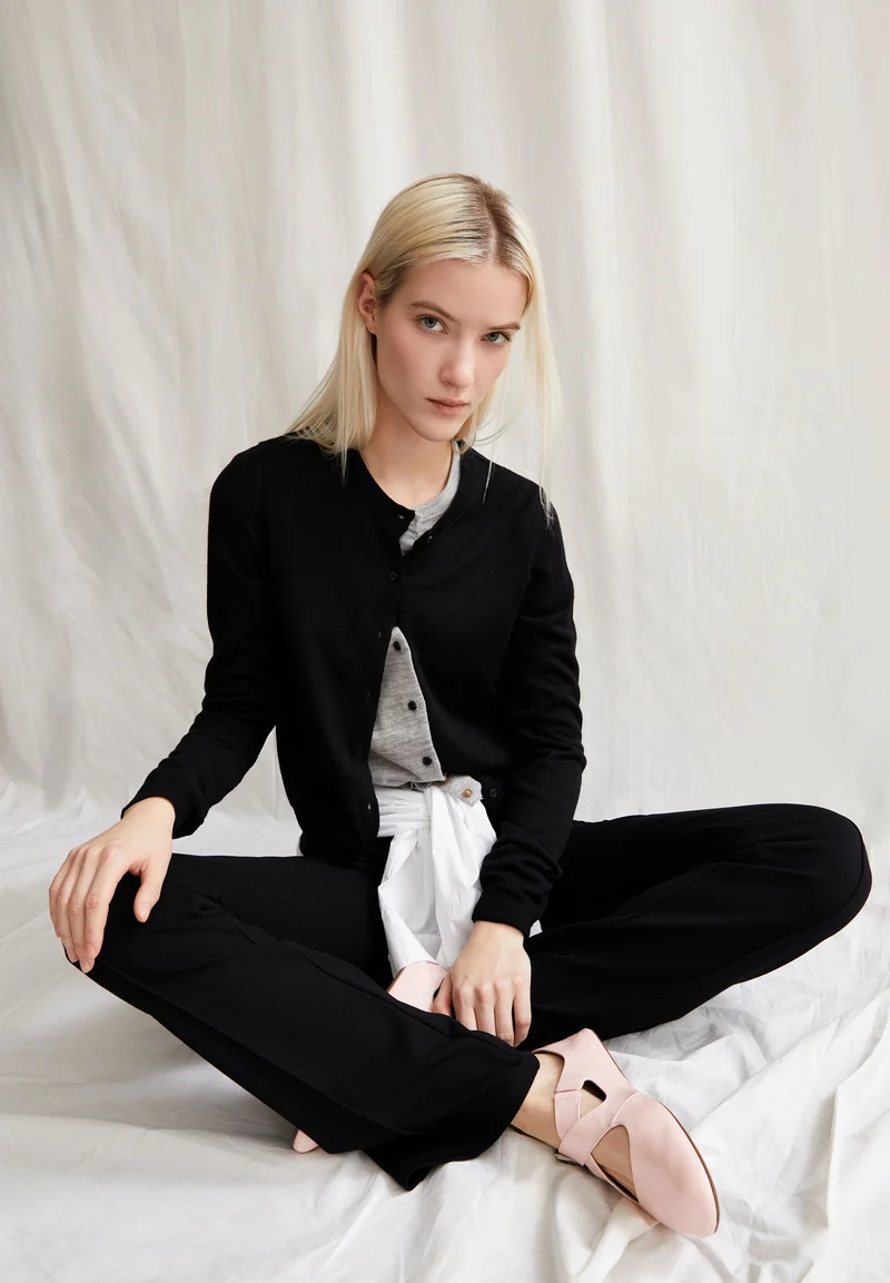 OPHALIAA MERINO STRICKJACKE | black